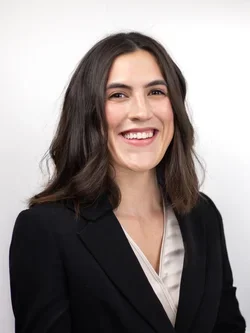 Hannah Tolson Headshot